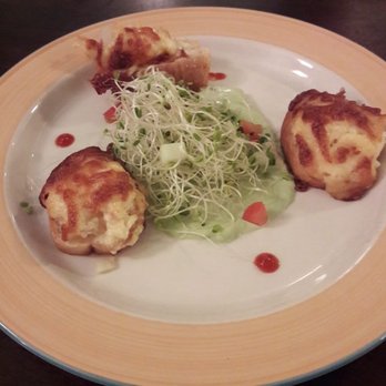 Tiny Pyramid - Baked Lobsters - Cafes Near Me - Honolulu, Hawaii
