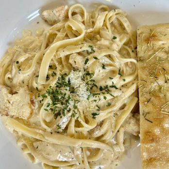Ray's Pizzaria - Fettuccine Fettuccini Chicken Alfredo - Pizza Near Me - San Antonio, Texas