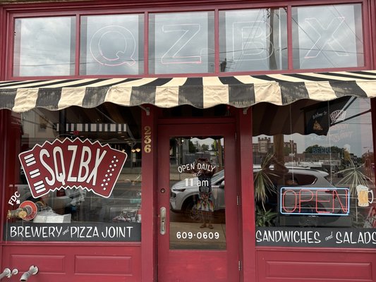 SQZBX Brewery & Pizza by null