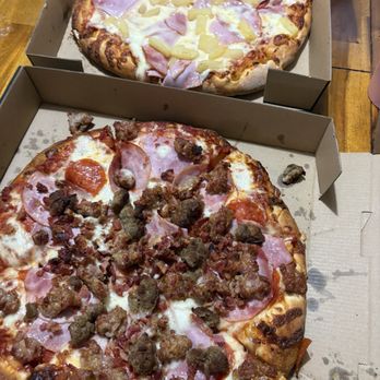 Rio's Pizza - Meatlover (14" Medium - 10 Slices (3-4)) Hawaiian - Pizza Near Me - Montebello, California Rio's Pizza - Meatlover (14" Medium - 10 Slices (3-4)) Hawaiian - Pizza Near Me - Montebello, California