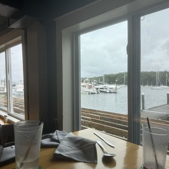 Finn's Harborside - Seafood Near Me - East Greenwich, Rhode Island