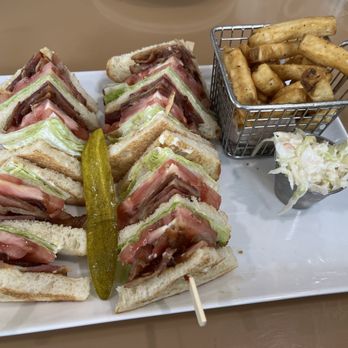Elly's Pancake House - Blt and fries with coleslaw - Breakfast & Brunch Near Me - Glenview, Illinois Elly's Pancake House - Blt and fries with coleslaw - Breakfast & Brunch Near Me - Glenview, Illinois