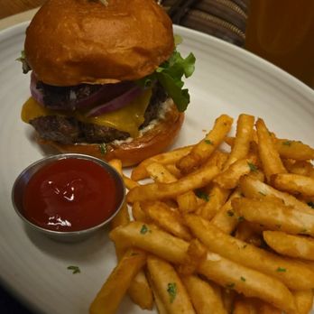 ALBA Bar & Café - Cheeseburger and fries - New American Near Me - Napa, California ALBA Bar & Café - Cheeseburger and fries - New American Near Me - Napa, California
