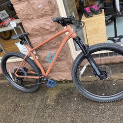 Peak Bike & Outdoor - Just outside of the bike shop, my new 2022 Specialized Fuse 27.5 XL just purchased and ready for a ride.