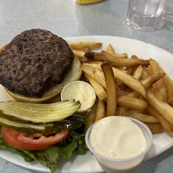 Casey's Restaurant - Burger with fries - Coffee & Tea Near Me - Roseburg, Oregon