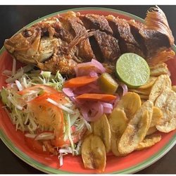 Tia Vilma Honduran Food - Pescado Pollo Frito con Tajadas Platter