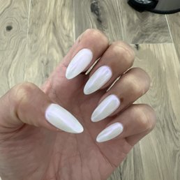 Chrome Hailey Bieber nails ! So cute Chrome Hailey Bieber nails ! So cute