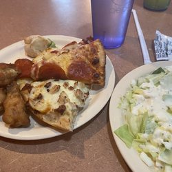 Berlin East of Chicago Pizza - Salad bar, delicious wings and pizza