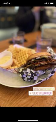 Pleasure Burger by null