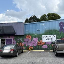 Penelope's Closet - Entrance & Parking Lot
