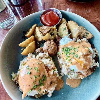 Le Coin - Crab Benedict 3/5 - Seafood Near Me - Seattle, Washington Le Coin - Crab Benedict 3/5 - Seafood Near Me - Seattle, Washington
