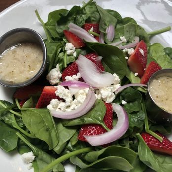 Sullivans Metropolitan Grill - Kentucky salad - New American Near Me - Anderson, South Carolina Sullivans Metropolitan Grill - Kentucky salad - New American Near Me - Anderson, South Carolina