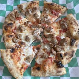 Cheese pizza with Italian sausage Cheese pizza with Italian sausage