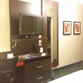 Fairfield by Marriott Inn & Suites Washington, DC/Downtown - You can reach the desk from the bed. - Hotels Near Me - Washington, DC, District of Columbia