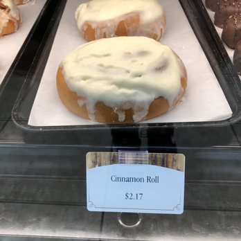 Buc-ee's - That's a nice lookin' cinnamon rolls 10.14.2020 - Gas Stations Near Me - Katy, Texas