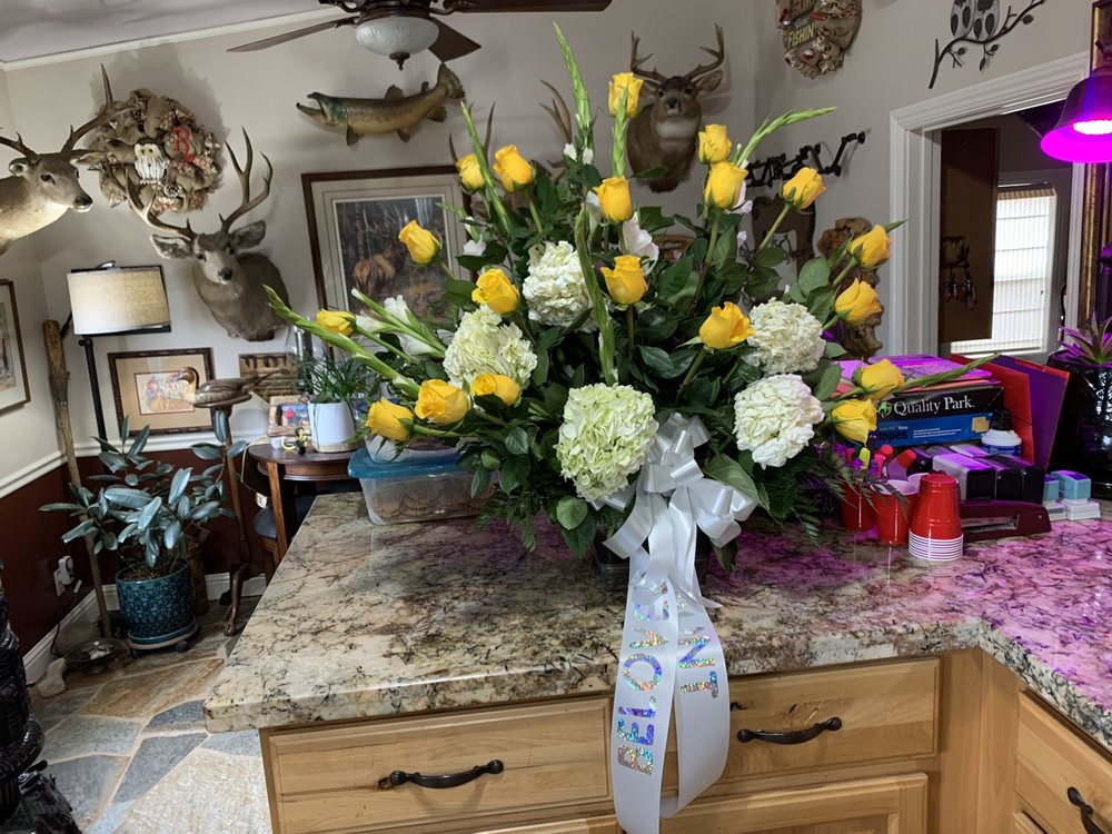 PLANTS AND THINGS FLORISTS Updated May 2024 14 Photos 151 W Elm