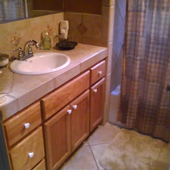 Emerald Iguana Inn - Nice bathroom.. plenty of space - Hotels Near Me - Ojai, California