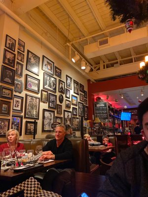 Mondo's Ristorante Italian by null