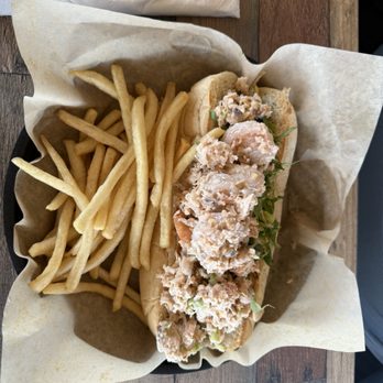 Southern Coastal Cusine - Shrimp & Lobster roll - Tiki Bars Near Me - Grafton, Illinois Southern Coastal Cusine - Shrimp & Lobster roll - Tiki Bars Near Me - Grafton, Illinois