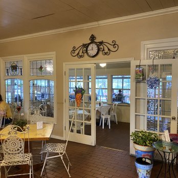 Back Porch - Indoor dining - American Near Me - Lake Alfred, Florida
