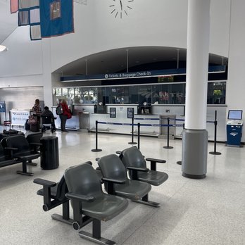 Amtrak - Inside - Train Stations Near Me - Emeryville, California