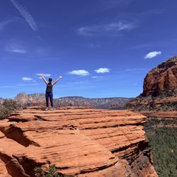 Sedona Wellness Retreat @ The Lodge - Hiking up to Devils Bridge