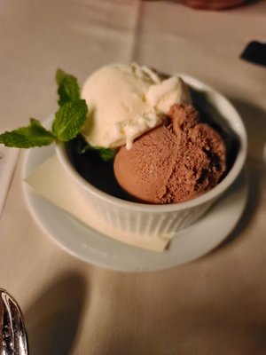 Lou & Mickey's by null