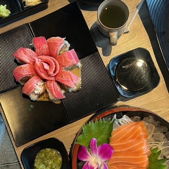 Sushi Rock & Grill - Blossom Roll & Salmon Sashimi (6 Pcs) with Hot Green Tea - Sushi Bars Near Me - Gilbert, Arizona