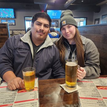 Madhouse Bar & Grill - Cold Beers! - Bars Near Me - Madison Heights, Michigan