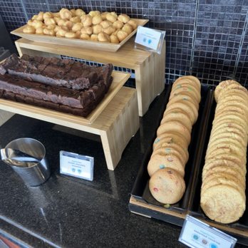Delta Sky Club - Airport Lounges Near Me - Saint Paul, Minnesota