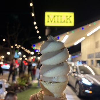 Meadowlark Dairy - Small vanilla and chocolate swirl - Ice Cream & Frozen Yogurt Near Me - Pleasanton, California