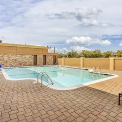 Best Western Mill River Manor - Pool