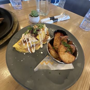 Makers & Finders - Chicken Tinga Omelet - Breakfast & Brunch Near Me - Henderson, Nevada