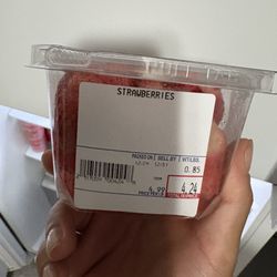 Old World Food Market - SLICED STRAWBERRIES 16 OZ