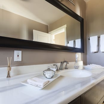 Weisinger Vineyard Cottage - Beautiful marble bathroom sink. - Bed & Breakfast Near Me - Ashland, Oregon Weisinger Vineyard Cottage - Beautiful marble bathroom sink. - Bed & Breakfast Near Me - Ashland, Oregon
