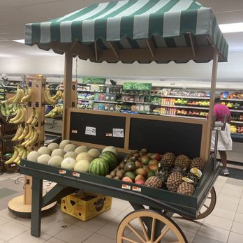 Mac's Market - a cart of fruit and vegetables - Grocery Near Me - Stowe, Vermont Mac's Market - a cart of fruit and vegetables - Grocery Near Me - Stowe, Vermont