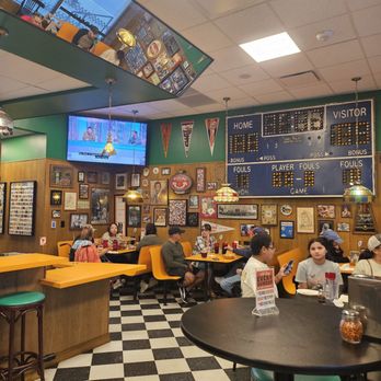 Leo's Hideout - Dining area - Pizza Near Me - San Antonio, Texas