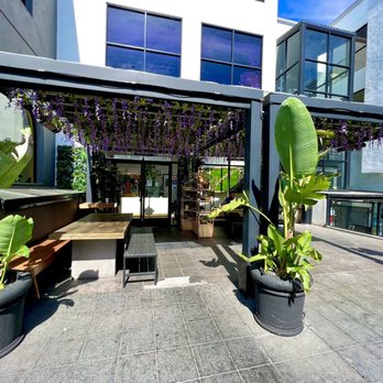 Savvvys - Patio seating - so cute! - Internet Cafes Near Me - Pasadena, California Savvvys - Patio seating - so cute! - Internet Cafes Near Me - Pasadena, California