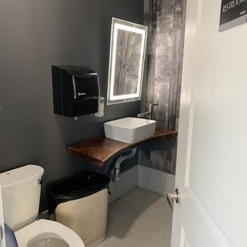 Bubble Queen - Bathroom - Bubble Tea Near Me - Richmond, British Columbia