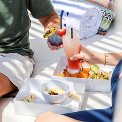 Ara Rooftop Pool & Lounge