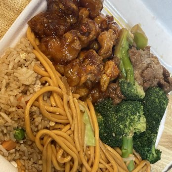 Fresh Wok - Chow mein, fried rice, beef and broccoli and orange chicken. - Chinese Near Me - Fontana, California Fresh Wok - Chow mein, fried rice, beef and broccoli and orange chicken. - Chinese Near Me - Fontana, California