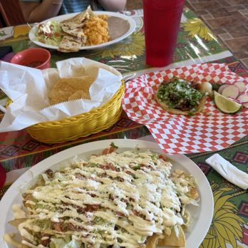 El Tio Taqueria - Chicken Quesadilla (top), Pastor taco (middle), nachos (bottom) - Mexican Near Me - Baton Rouge, Louisiana El Tio Taqueria - Chicken Quesadilla (top), Pastor taco (middle), nachos (bottom) - Mexican Near Me - Baton Rouge, Louisiana