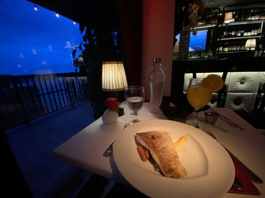 Lola Restaurant & Grill by null