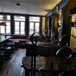 Bodega Barcelona - Tische im ersten Obergeschoß