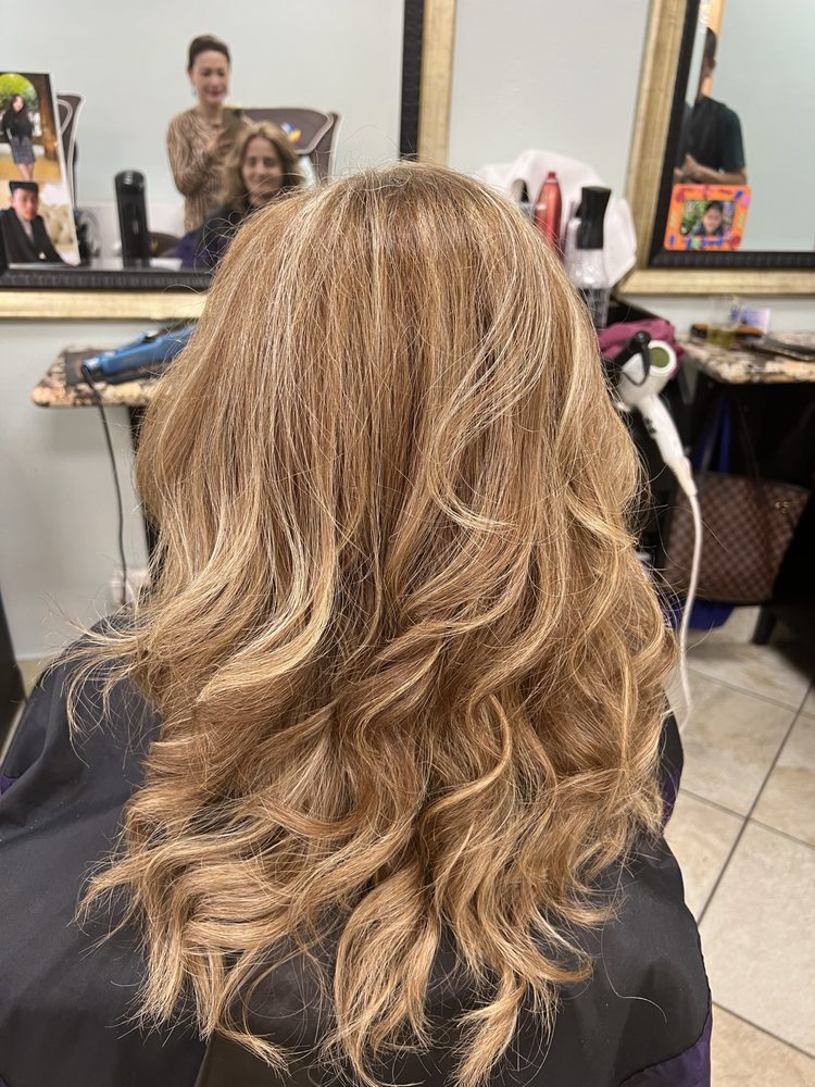 Hair Design By Be Logo