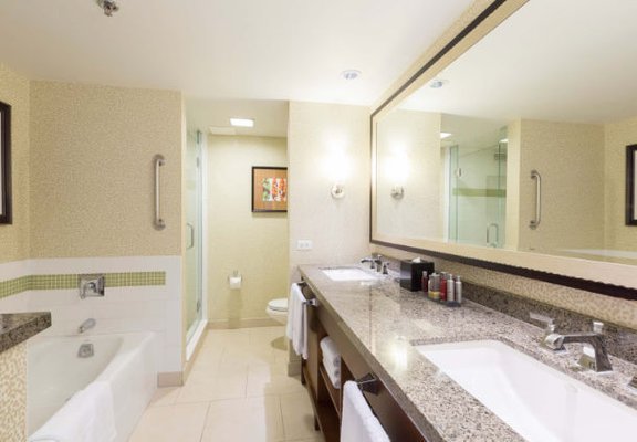 Waikiki Beach Marriott Resort & Spa by null