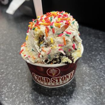Cold Stone Creamery - Sprinkles, cake, brownie - Ice Cream & Frozen Yogurt Near Me - Corvallis, Oregon