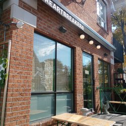 Heartbreakers Pizza - Front of the restaurant