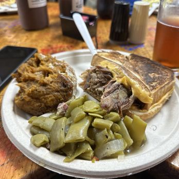 Barrel House BBQ - Grilled cheese on crack - Barbeque Near Me - Lynchburg, Tennessee