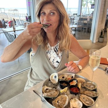 Pier 6 - Fresh oysters at the indoor bar - Seafood Near Me - San Leon, Texas Pier 6 - Fresh oysters at the indoor bar - Seafood Near Me - San Leon, Texas